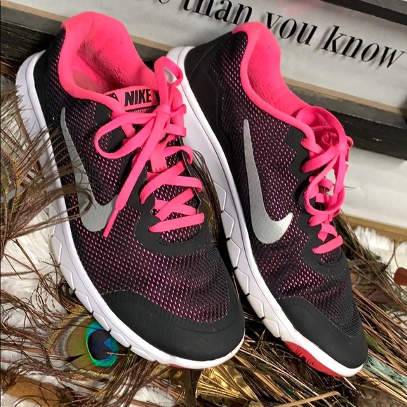 Nike - Picture 3 of 7